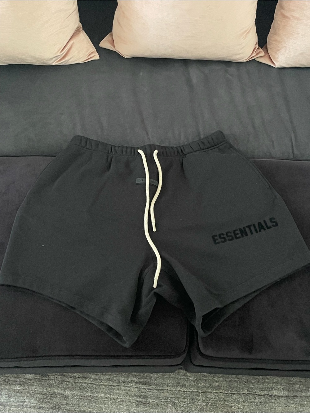 FEAR OF GOD ESSENTIALS SHORTS SIZE MEDIUM BLACK WITH CREAM LACES